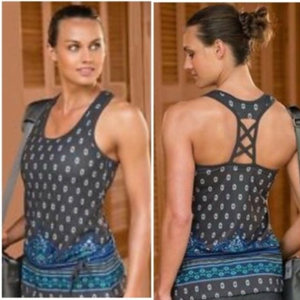 Athleta Tic Tac Toe tank w/ built-in bra Size S